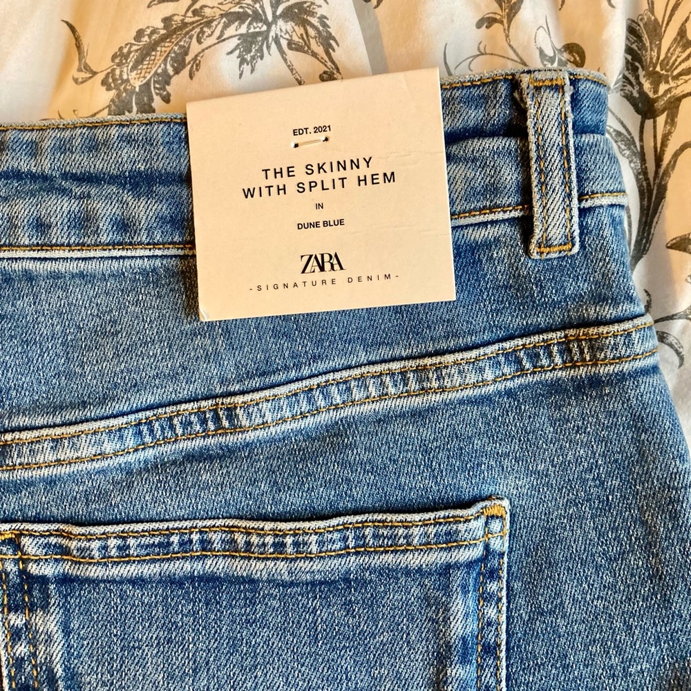 NWT ZARA “The skinny” split hem jeans